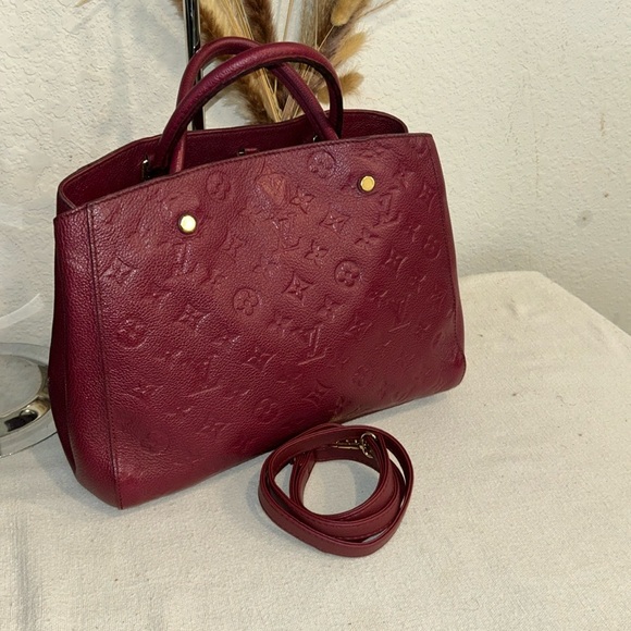 Low start luxury 🥇closet clearance 🎁🎁 Giveaway price - Picture 3 of 4